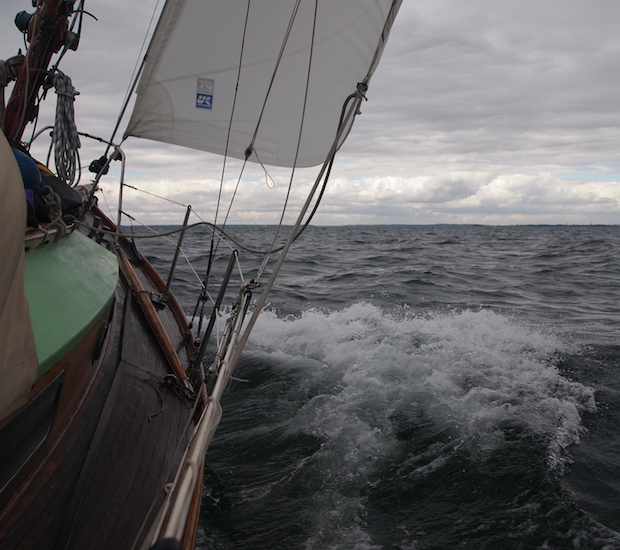 Mowa under sail